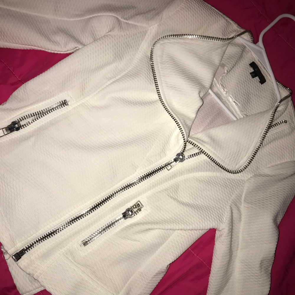 Comfy dressy jacket . All white with silver 🤍